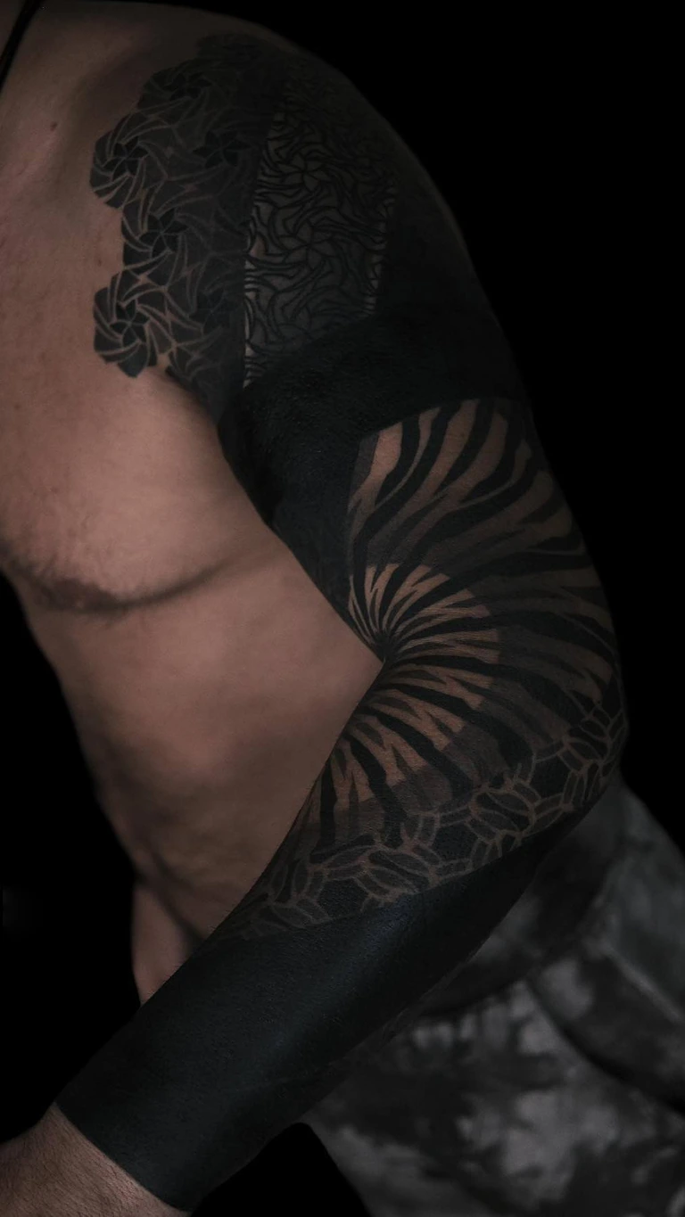 Blackwork · Tattooarbeit aus unserem Portfolio