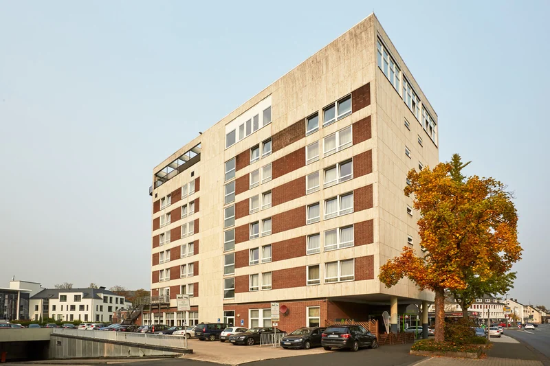 Concorde Hotel Siegen with a covered entrance and parking spaces in front