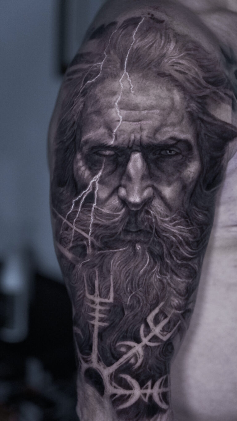Чёрно-серый реализм Tattoo - Работа 18